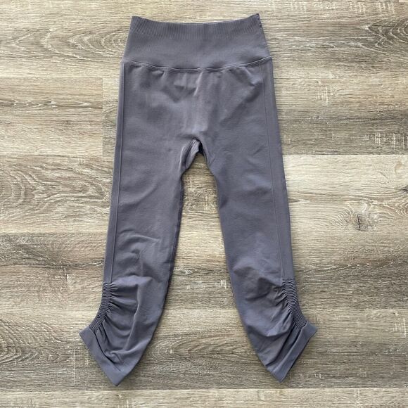 Lululemon Ebb To Street Crop Legging in Moonwalk - Picture 2 of 11